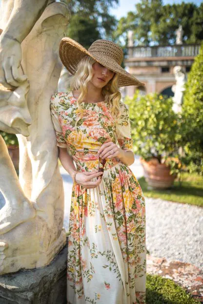 Alessia Kleid sfondo di rose - Kleider