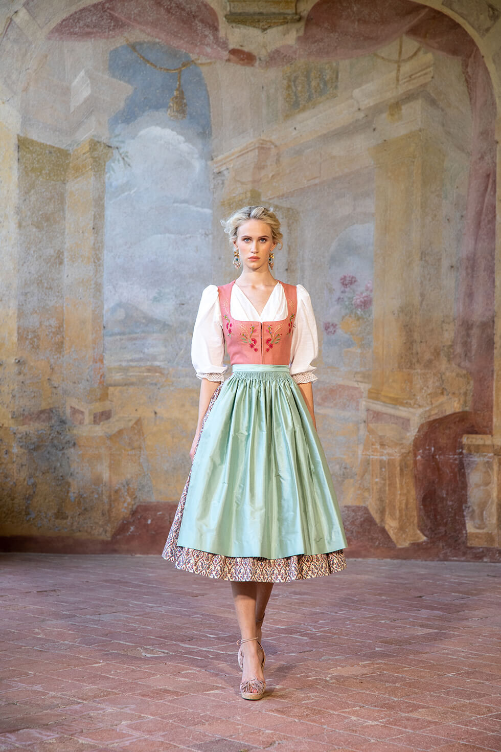 Dirndl white blouse outlet
